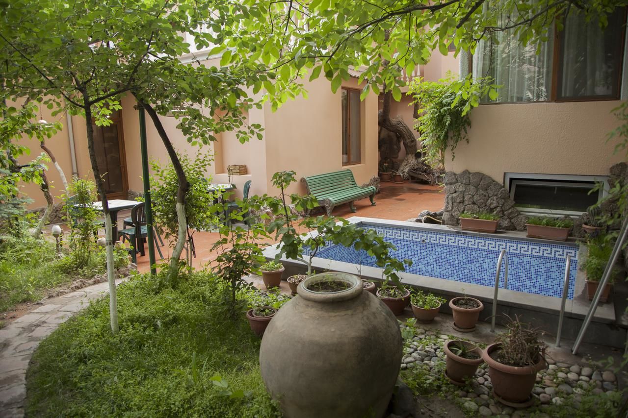 Отель Hin Yerevantsi Hotel Ереван-17