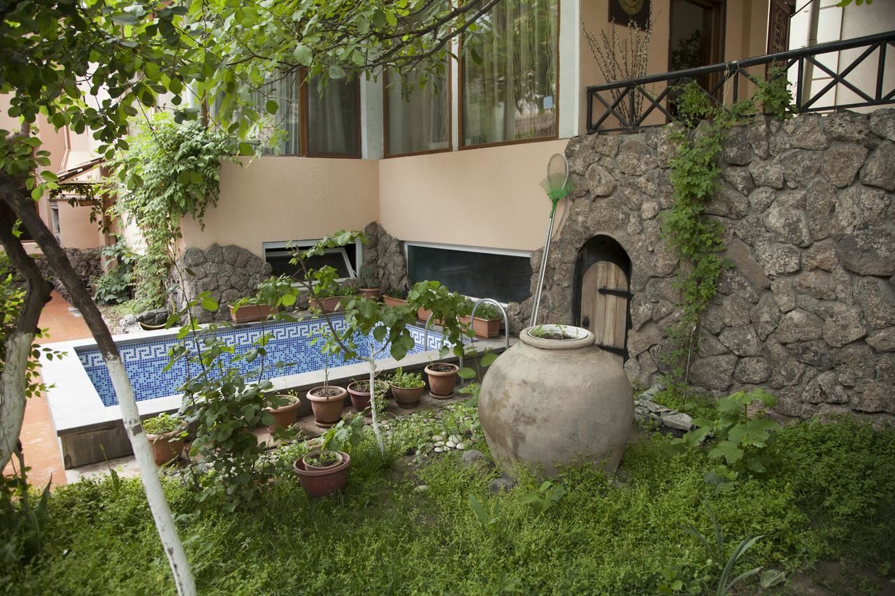 Отель Hin Yerevantsi Hotel Ереван-19
