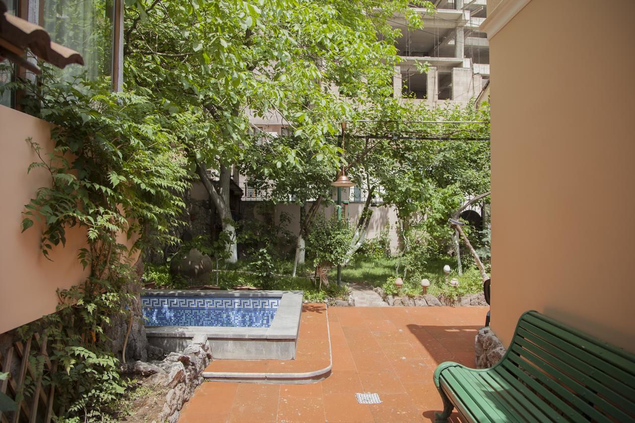Отель Hin Yerevantsi Hotel Ереван-21