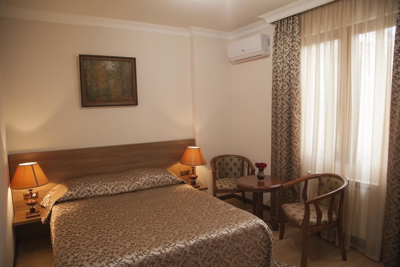Отель Hin Yerevantsi Hotel Ереван
