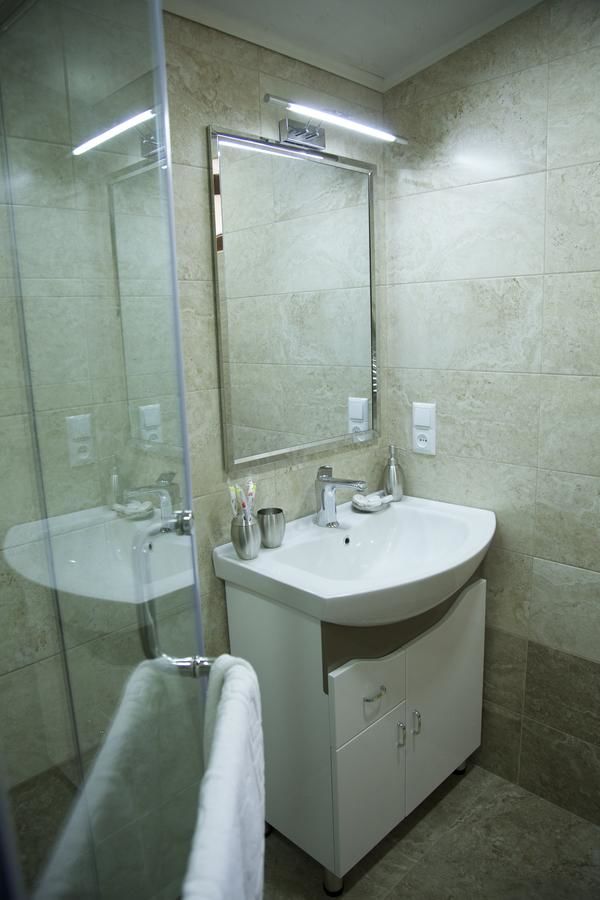 Отель Hin Yerevantsi Hotel Ереван