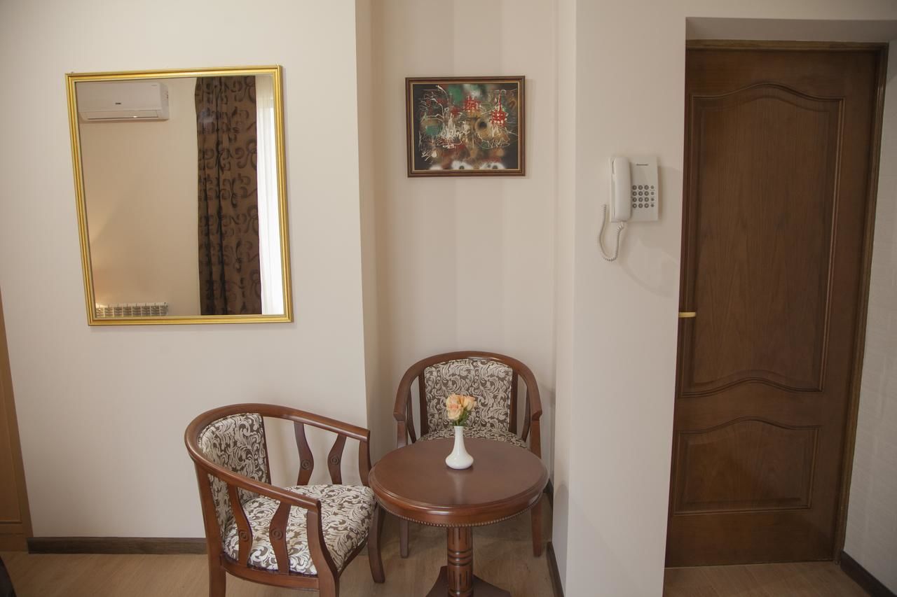 Отель Hin Yerevantsi Hotel Ереван