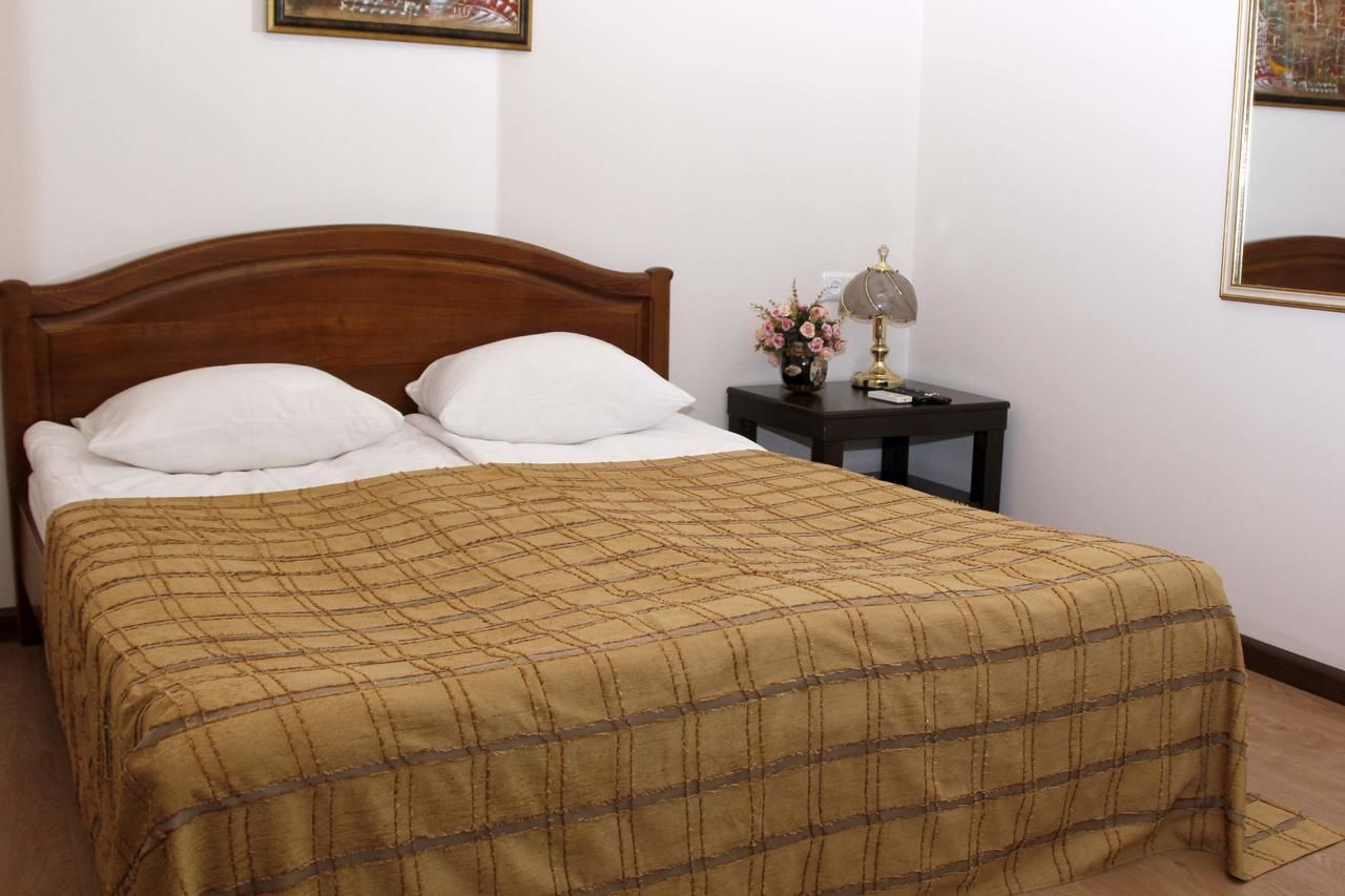 Отель Hin Yerevantsi Hotel Ереван-7