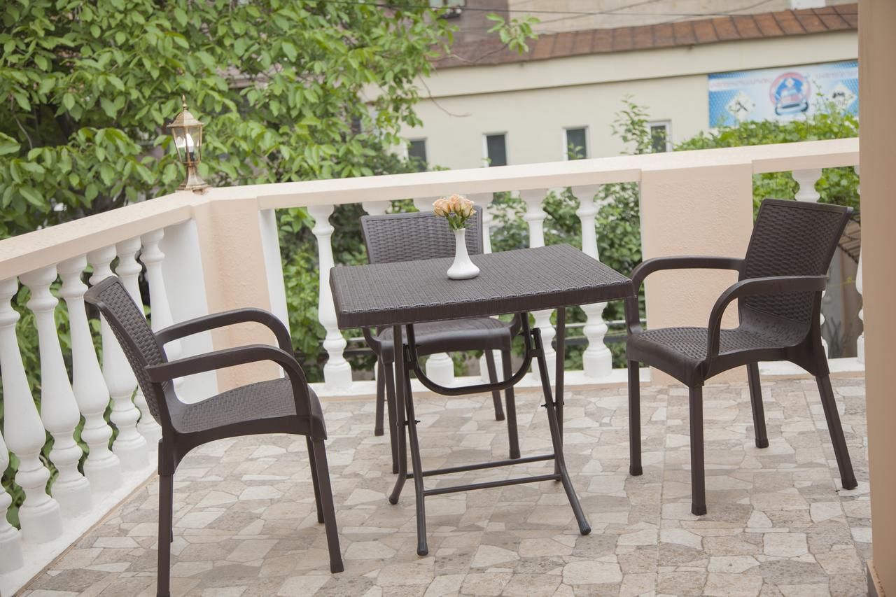Отель Hin Yerevantsi Hotel Ереван