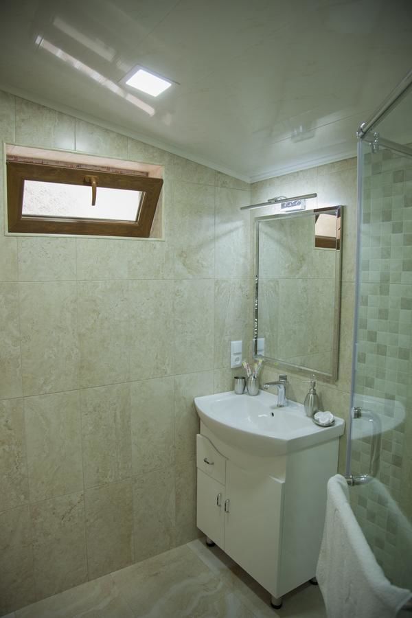 Отель Hin Yerevantsi Hotel Ереван