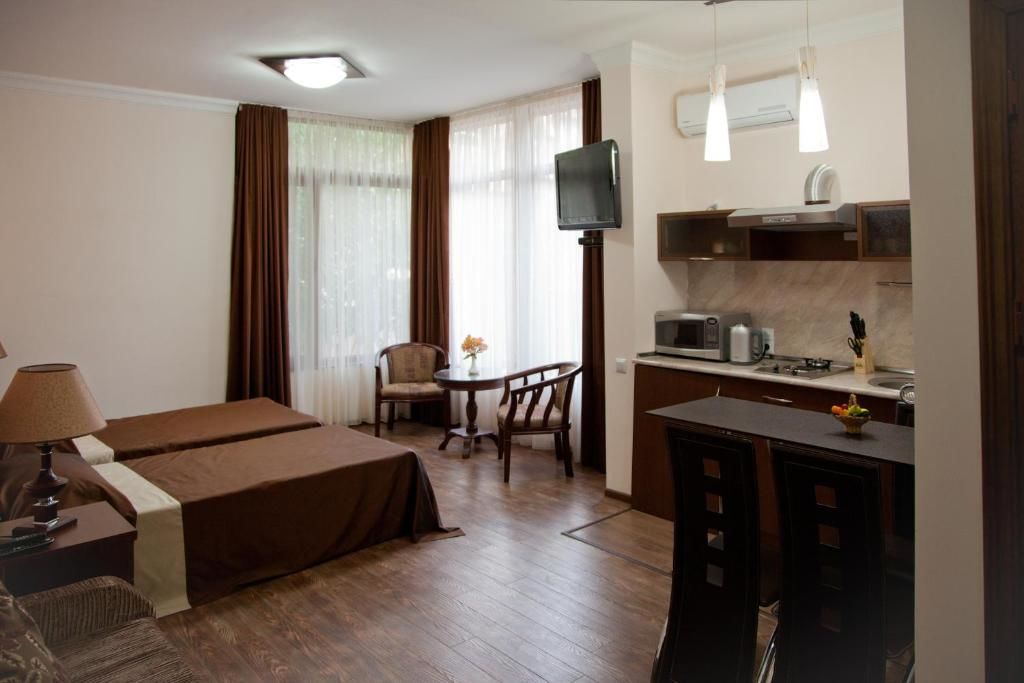 Отель Hin Yerevantsi Hotel Ереван