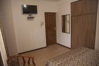 Отель Hin Yerevantsi Hotel Ереван Стандартный двухместный номер с 1 кроватью-1