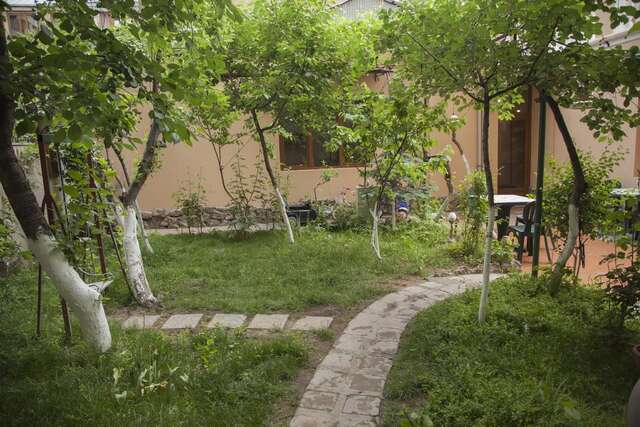 Отель Hin Yerevantsi Hotel Ереван-15