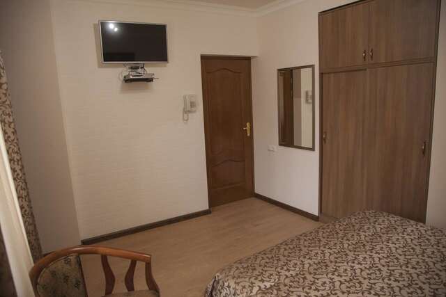 Отель Hin Yerevantsi Hotel Ереван-31