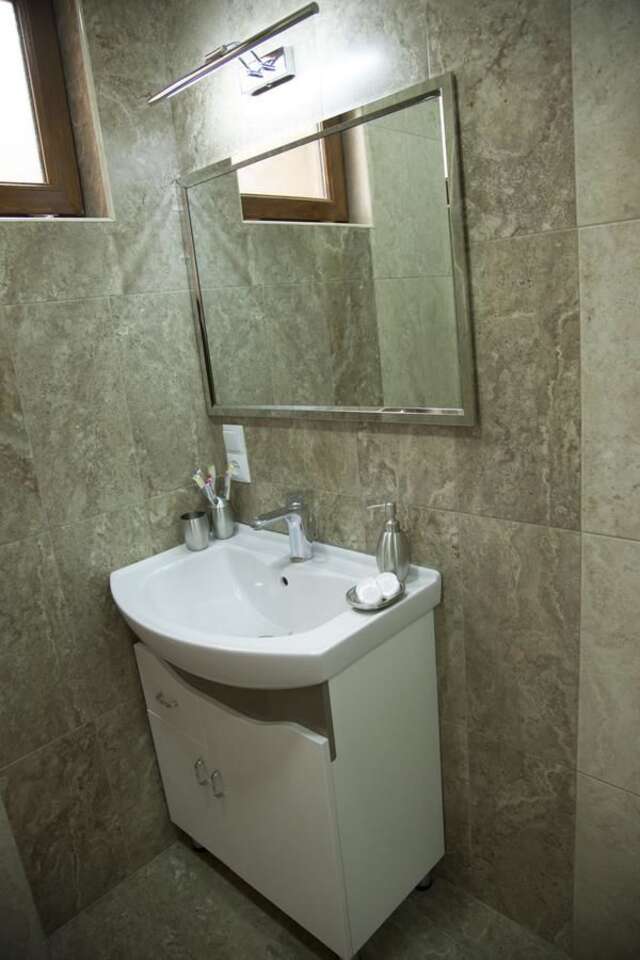Отель Hin Yerevantsi Hotel Ереван-36