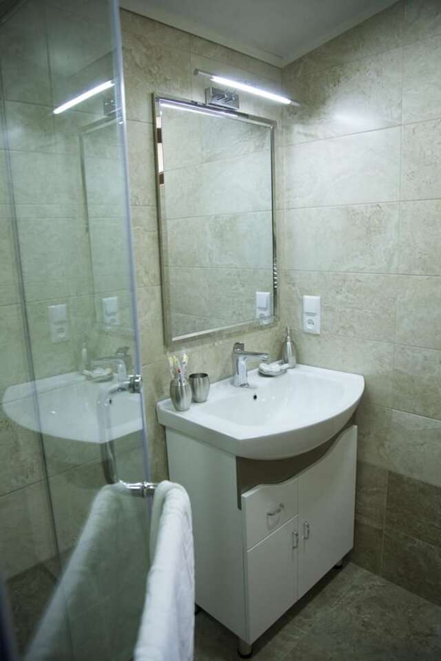 Отель Hin Yerevantsi Hotel Ереван-37