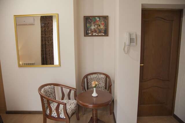 Отель Hin Yerevantsi Hotel Ереван-39