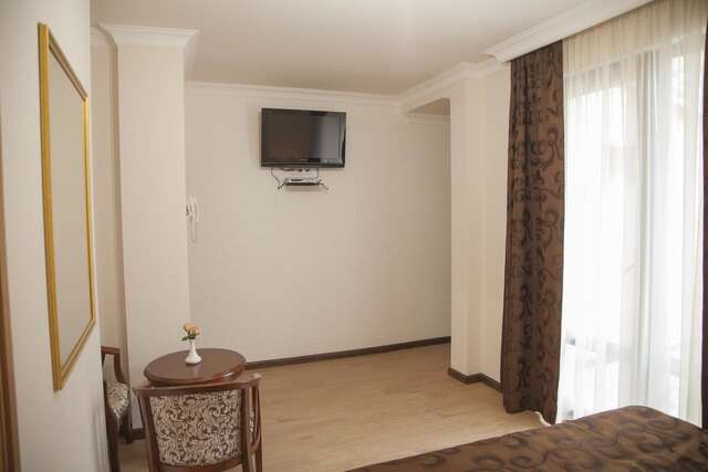 Отель Hin Yerevantsi Hotel Ереван-40