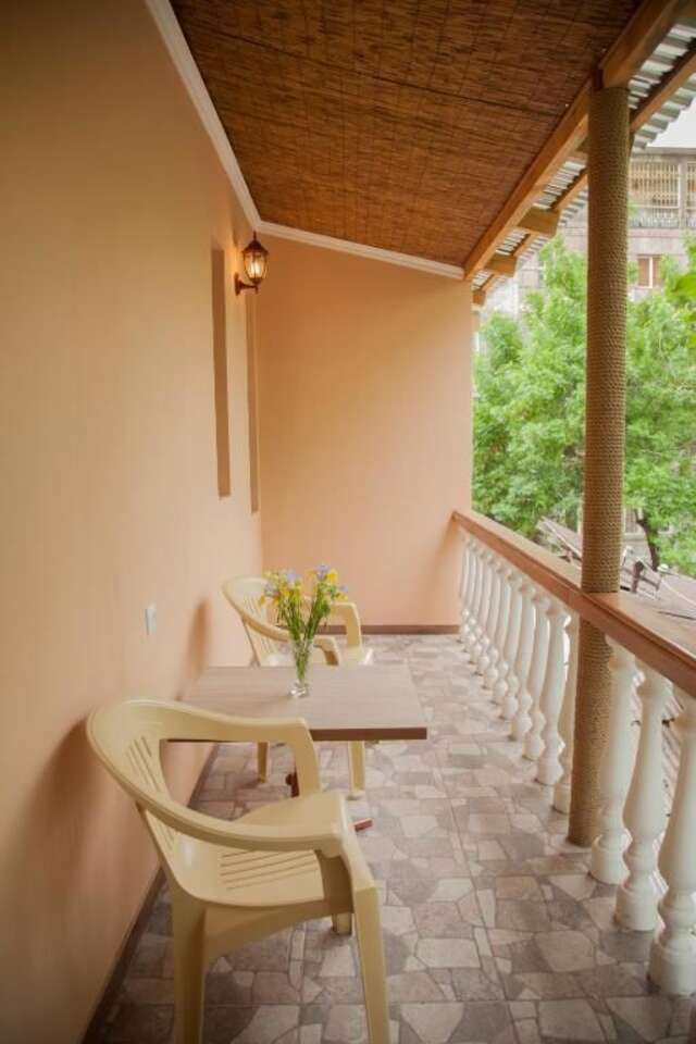 Отель Hin Yerevantsi Hotel Ереван-73