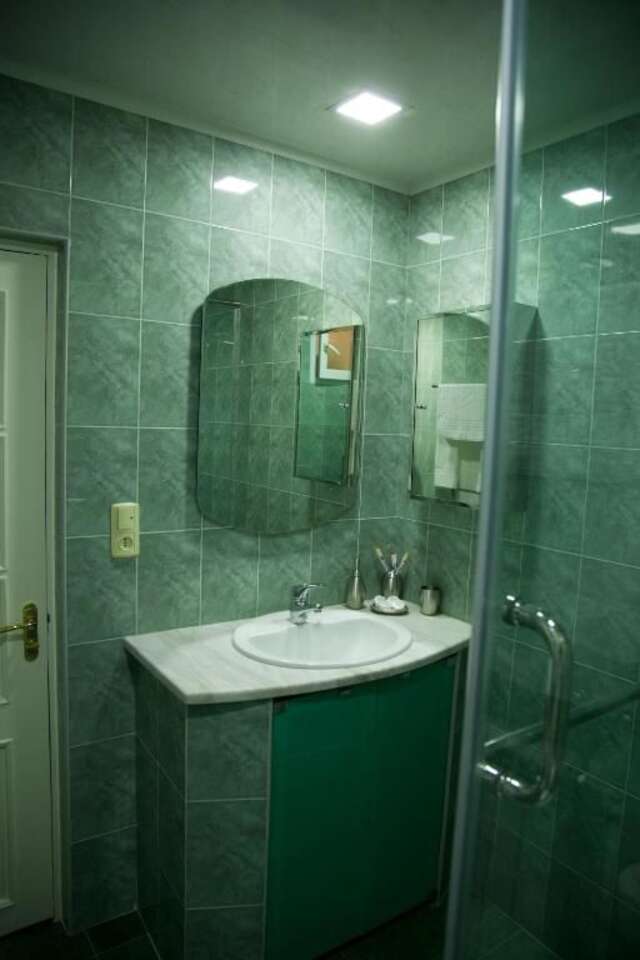 Отель Hin Yerevantsi Hotel Ереван-77